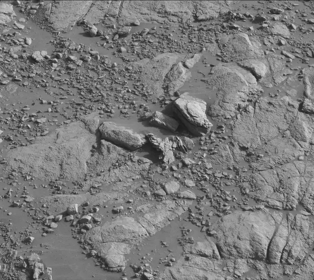Sol 2595: Mast Camera (Mastcam)
