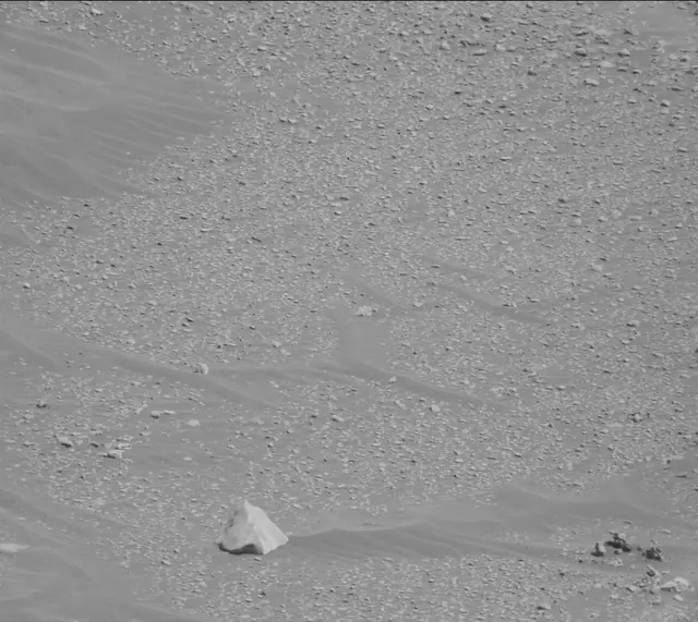 Sol 2595: Mast Camera (Mastcam)