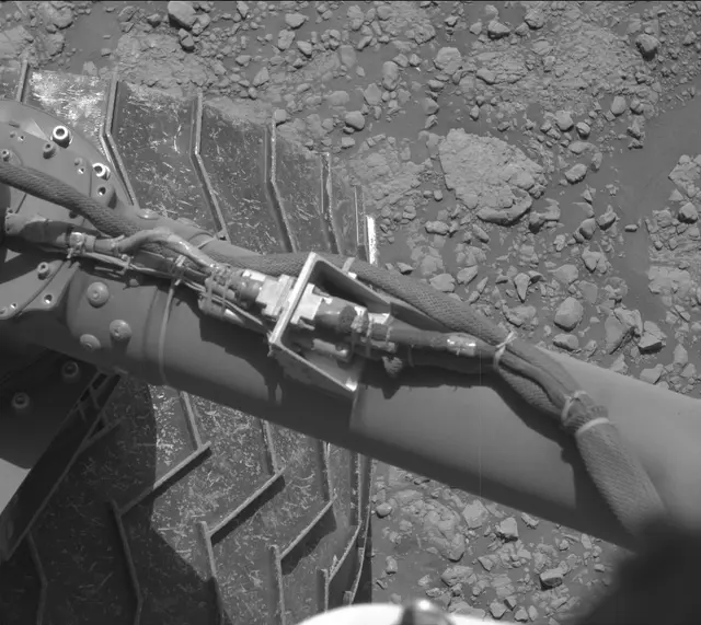 Sol 2596: Mast Camera (Mastcam)