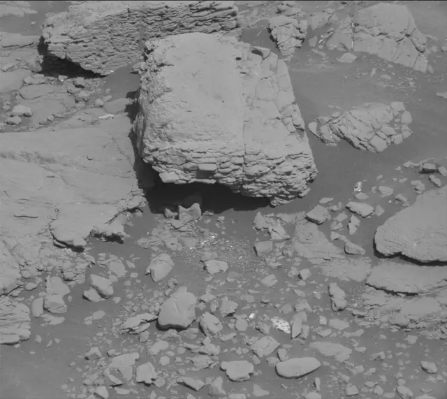 Sol 2597: Mast Camera (Mastcam)