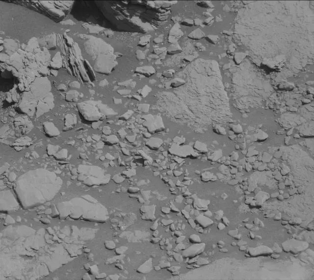 Sol 2597: Mast Camera (Mastcam)