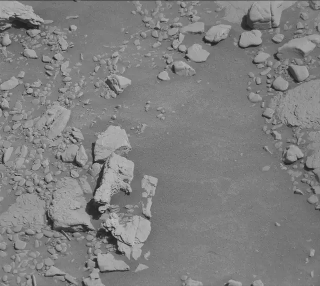 Sol 2597: Mast Camera (Mastcam)