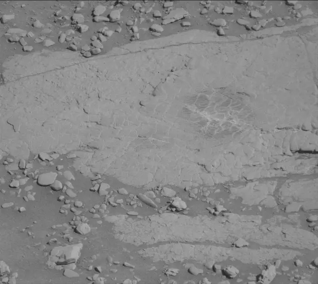 Sol 2598: Mast Camera (Mastcam)