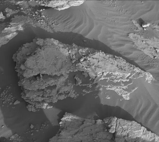 Sol 2604: Mast Camera (Mastcam)