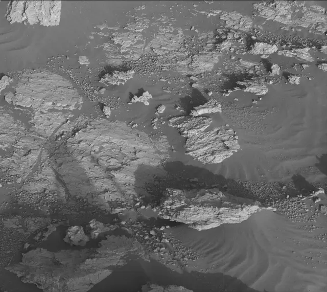 Sol 2604: Mast Camera (Mastcam)