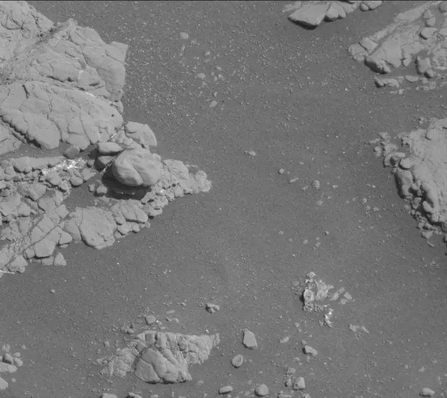 Sol 2604: Mast Camera (Mastcam)