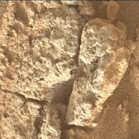 Sol 2640: Mars Hand Lens Imager (MAHLI)