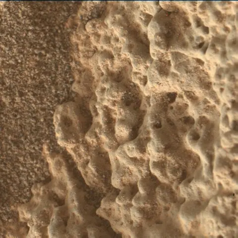 Sol 2642: Mars Hand Lens Imager (MAHLI)