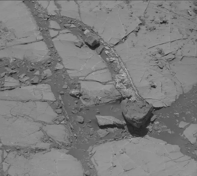 Sol 2643: Mast Camera (Mastcam)