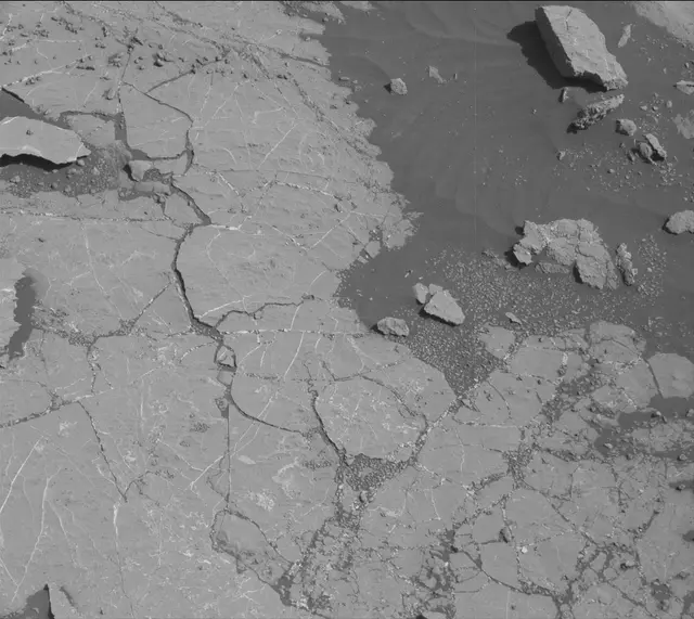 Sol 2658: Mast Camera (Mastcam)