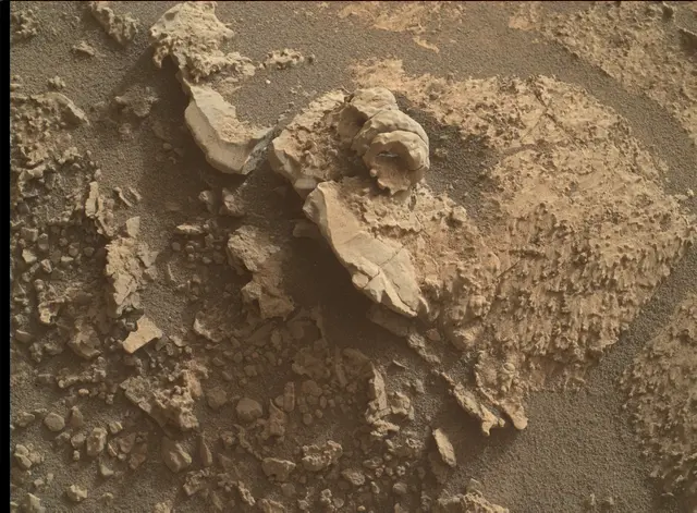 Sol 2666: Mars Hand Lens Imager (MAHLI)