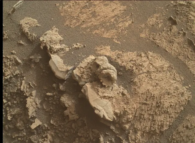 Sol 2666: Mars Hand Lens Imager (MAHLI)