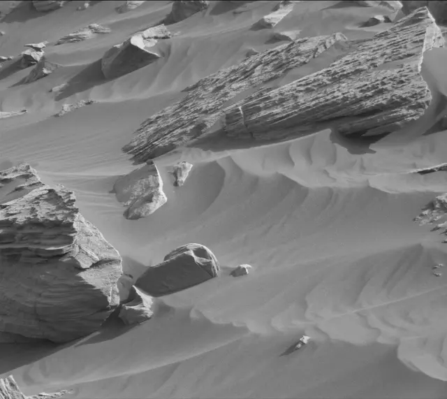 Sol 2679: Mast Camera (Mastcam)