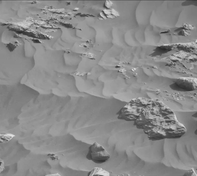Sol 2679: Mast Camera (Mastcam)