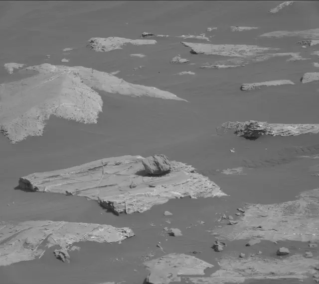 Sol 2679: Mast Camera (Mastcam)