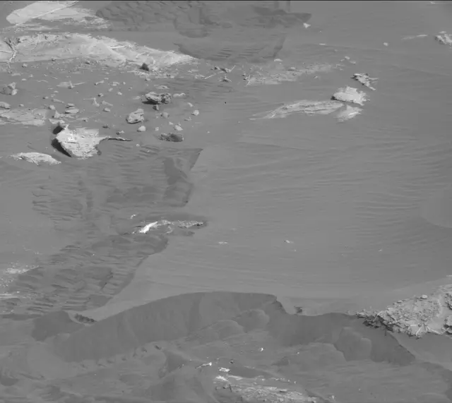 Sol 2679: Mast Camera (Mastcam)