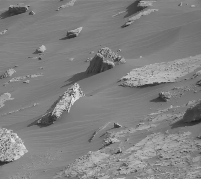 Sol 2679: Mast Camera (Mastcam)