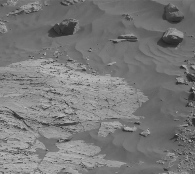 Sol 2679: Mast Camera (Mastcam)