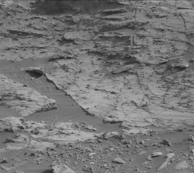 Sol 2679: Mast Camera (Mastcam)
