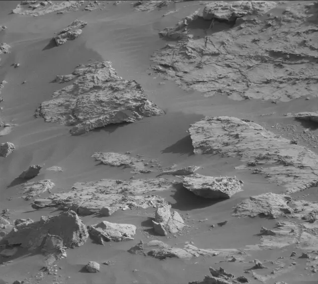 Sol 2679: Mast Camera (Mastcam)
