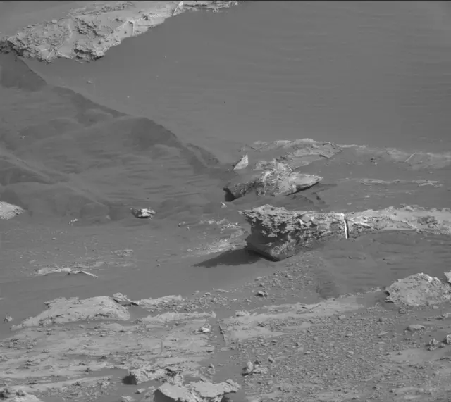 Sol 2679: Mast Camera (Mastcam)