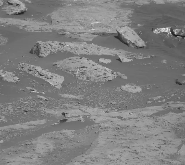 Sol 2679: Mast Camera (Mastcam)