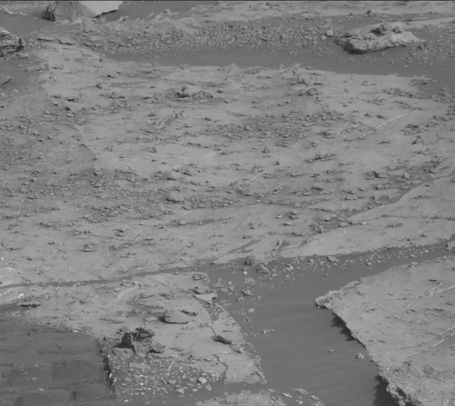 Sol 2679: Mast Camera (Mastcam)