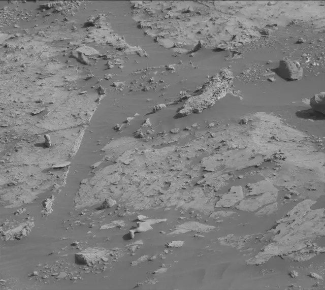 Sol 2679: Mast Camera (Mastcam)