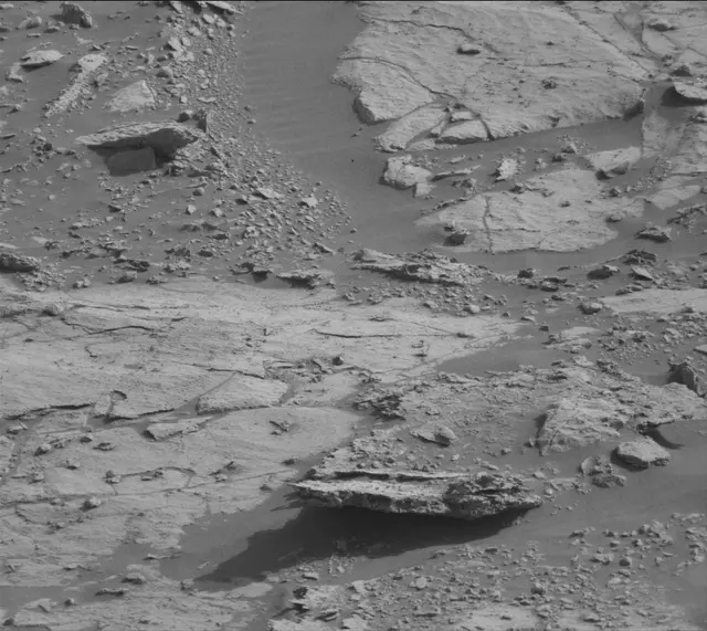 Sol 2679: Mast Camera (Mastcam)