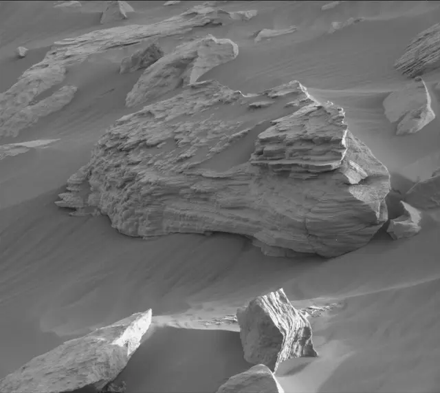 Sol 2685: Mast Camera (Mastcam)