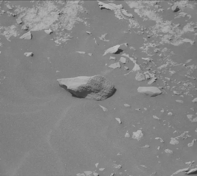 Sol 2685: Mast Camera (Mastcam)