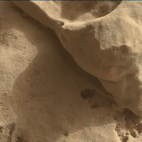 Sol 2690: Mars Hand Lens Imager (MAHLI)