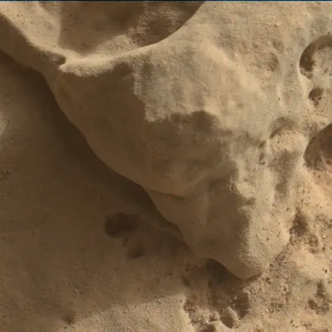 Sol 2690: Mars Hand Lens Imager (MAHLI)