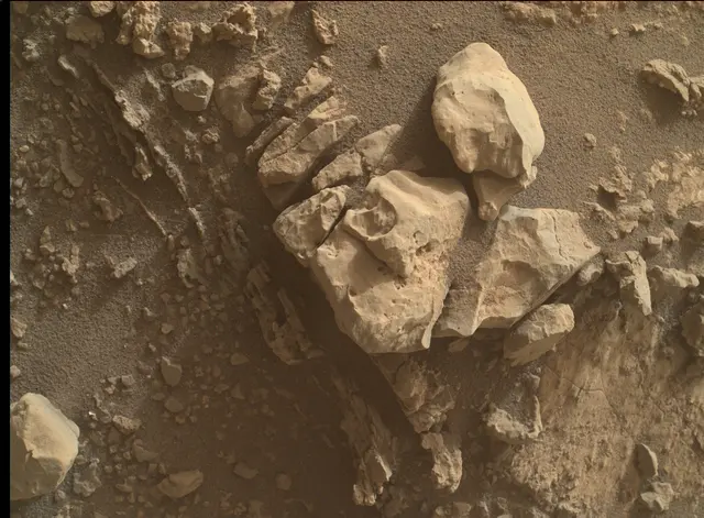 Sol 2690: Mars Hand Lens Imager (MAHLI)