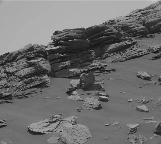 Sol 2692: Mast Camera (Mastcam)