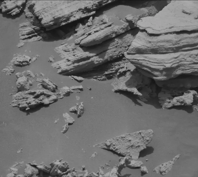 Sol 2692: Mast Camera (Mastcam)