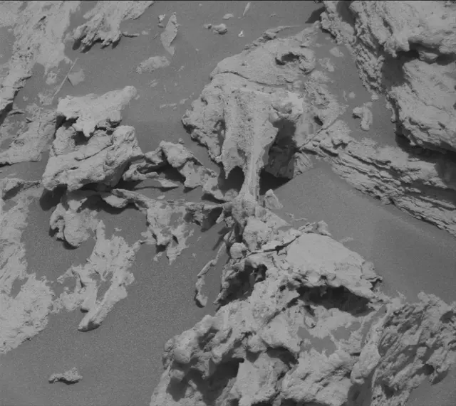 Sol 2693: Mast Camera (Mastcam)