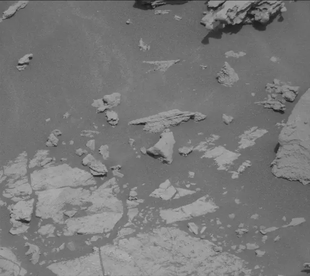 Sol 2695: Mast Camera (Mastcam)