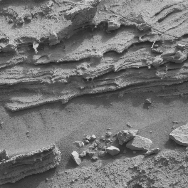 Sol 2695: Mast Camera (Mastcam)