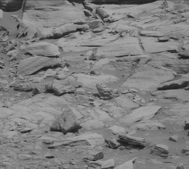 Sol 2696: Mast Camera (Mastcam)