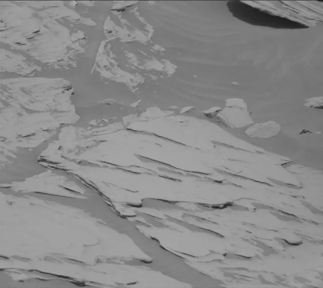 Sol 2697: Mast Camera (Mastcam)