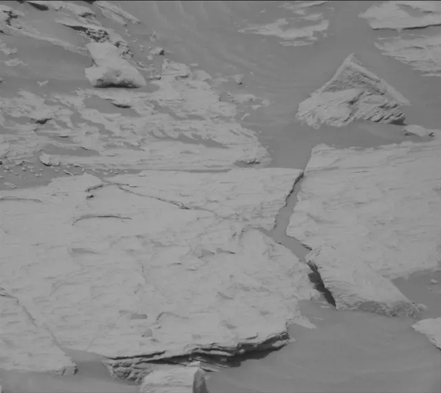Sol 2697: Mast Camera (Mastcam)