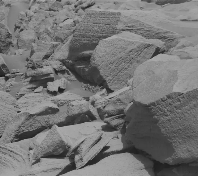 Sol 2699: Mast Camera (Mastcam)