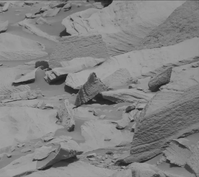 Sol 2699: Mast Camera (Mastcam)