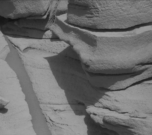 Sol 2699: Mast Camera (Mastcam)