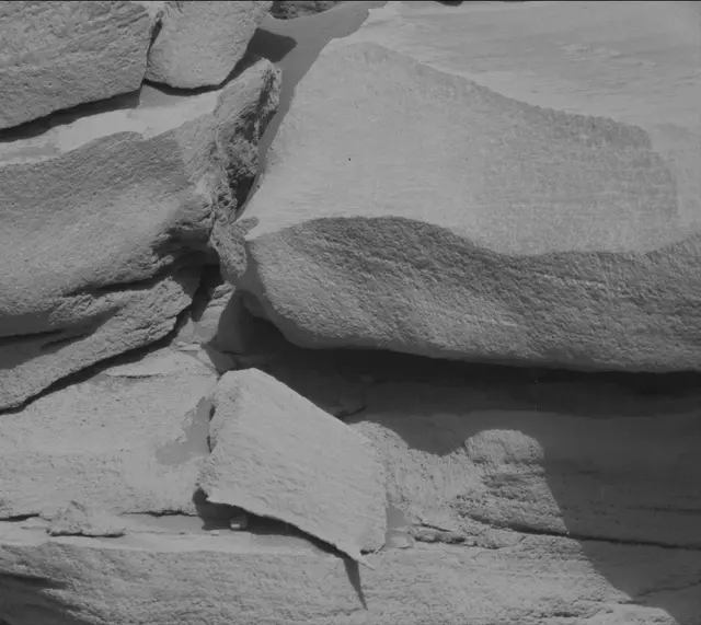 Sol 2699: Mast Camera (Mastcam)