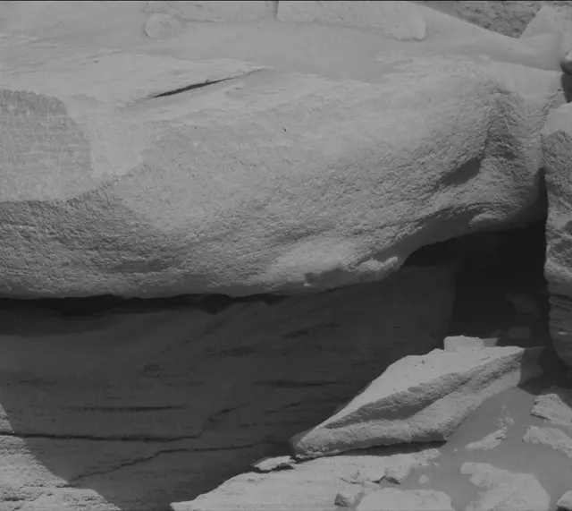 Sol 2699: Mast Camera (Mastcam)