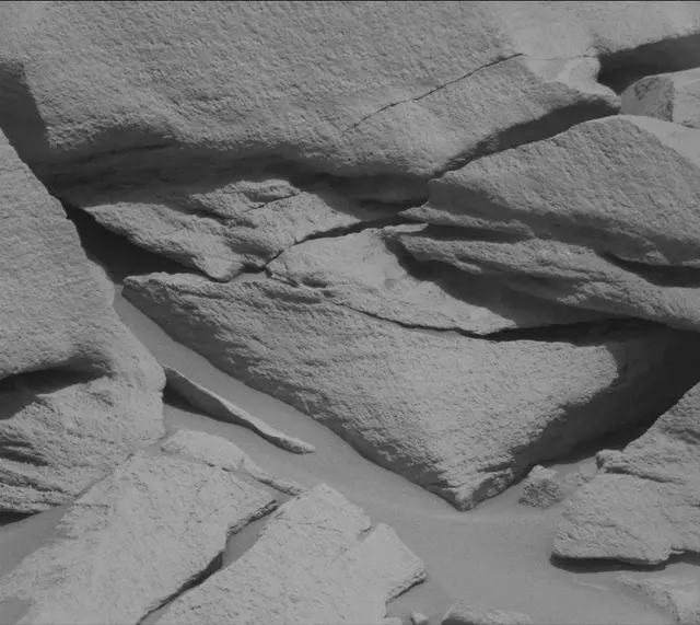 Sol 2699: Mast Camera (Mastcam)