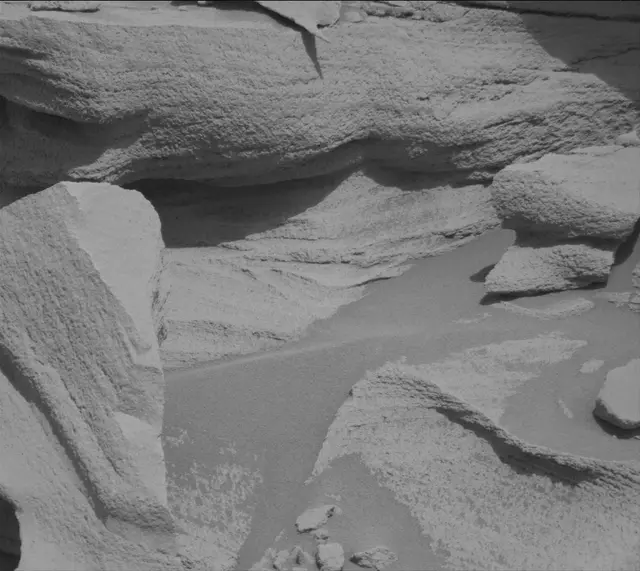 Sol 2699: Mast Camera (Mastcam)