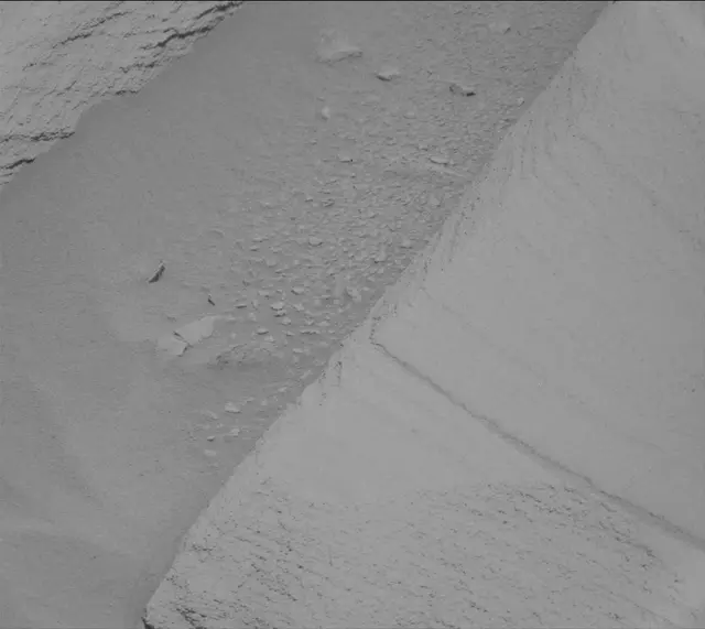 Sol 2699: Mast Camera (Mastcam)